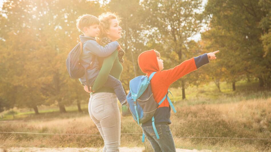 Familie beim Wandern