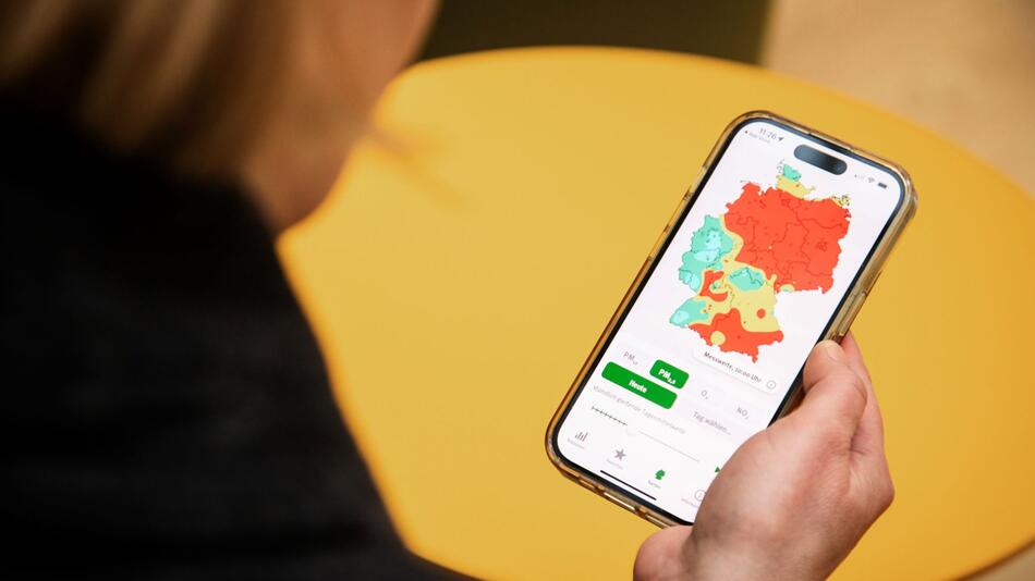 App "Luftqualität" des Umweltbundesamtes auf einem Smartphone