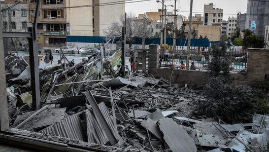 Schäden nach einem Angriff auf ein Wohnhaus in Teheran.