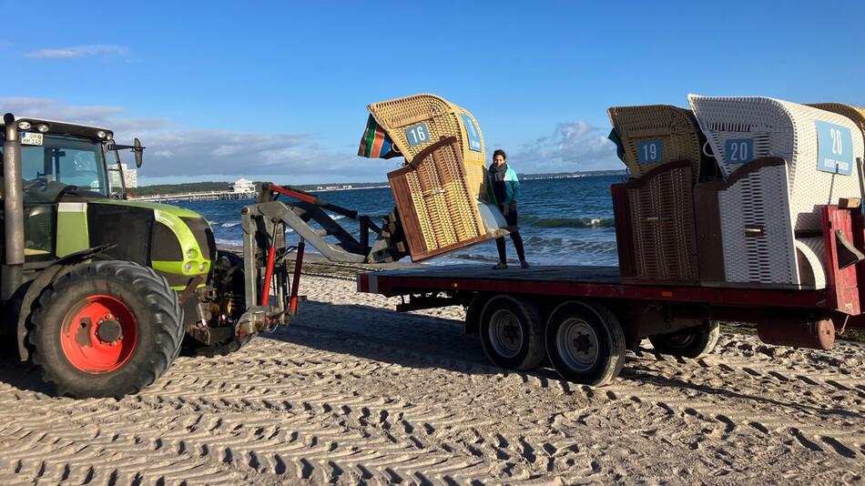 Strandkörbe werden abgebaut