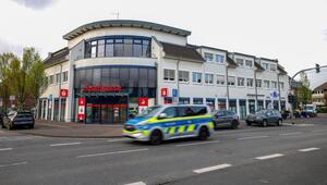 Großeinsatz an Bankfiliale: Mann festgenommen
