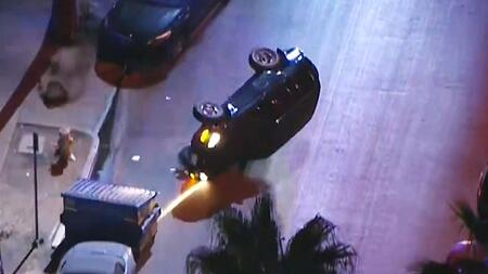 Verdächtiger überschlägt sich bei Verfolgungsjagd in Los Angeles