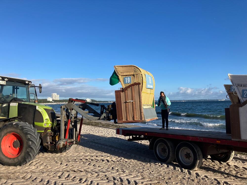 Strandkörbe werden abgebaut