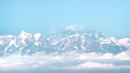 Mindestens 350 Touristen von Mount Everest gerettet