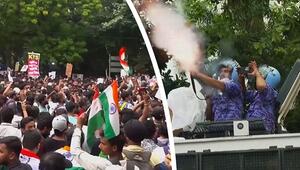 Mit Schlagstöcken und Tränengas: Indische Polizei geht gegen „Kakerlaken“-Demonstranten vor