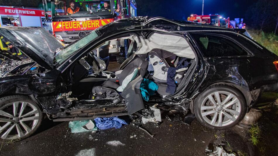 Zwei Tote und vier Schwerverletzte nach Unfall auf der A7