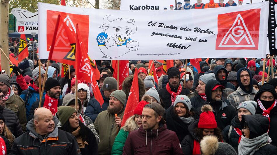 Protest-Kundgebung der IG Metall in Wolfsburg