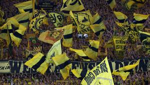 Auf der Dortmunder Südtribüne finden 25.000 Fans des BVB Platz