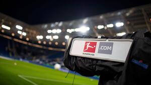 Wer alle Bundesliga-Spiele live sehen möchte, braucht Abos von zwei Anbietern.