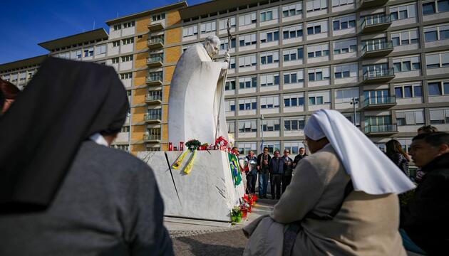 Papst im Gemelli-Krankenhaus in Rom