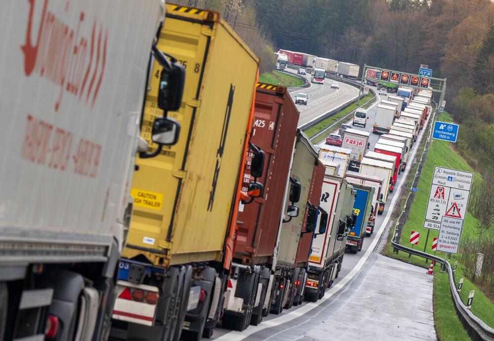 Autobahnstau wegen Blockabfertigung