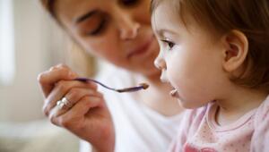 Baby wird gefüttert