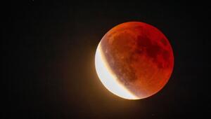 Totale Mondfinsternis sorgt für "Blutmond"