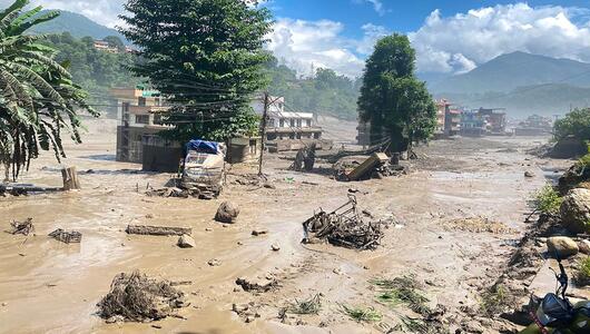 Sturzflut an Grenze zwischen China und Nepal