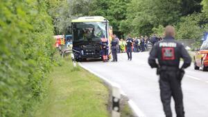 Zwei Busse stoßen zusammen - mehrere Kinder verletzt