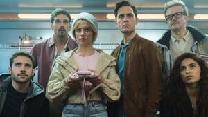 Meisterdieb Berlin schart seine Crew für den nächsten Diebeszug um sich.