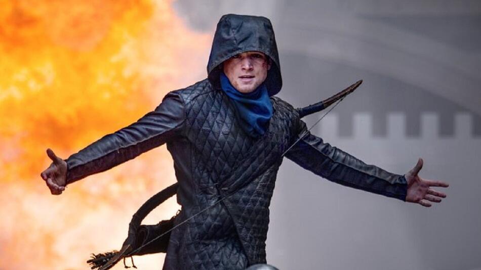 "Robin Hood": Robin Hood (Taron Egerton) ruft zum Widerstand gegen den Sheriff von Nottingham auf.