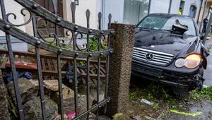 Mann fährt in Passau mit Auto in Menschengruppe