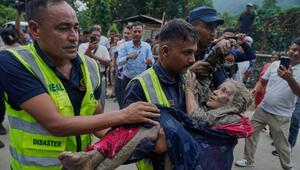 Sturzflut an Grenze zwischen China und Nepal