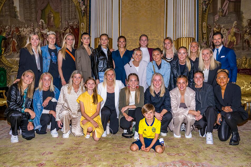 Kronprinzessin Victoria, Estelle, Oscar, Prinz Carl Philip, schwedische Fußballerinnen