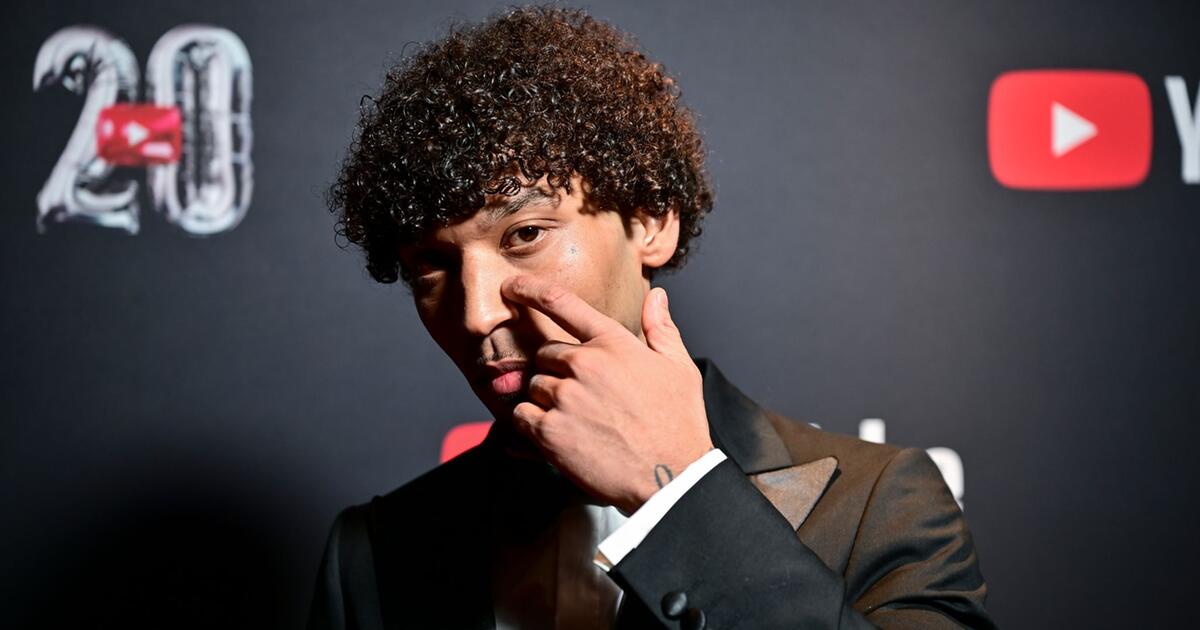 Spotify Wrapped 2025: Descubre tus artistas más escuchados, como Bad Bunny y Taylor Swift.