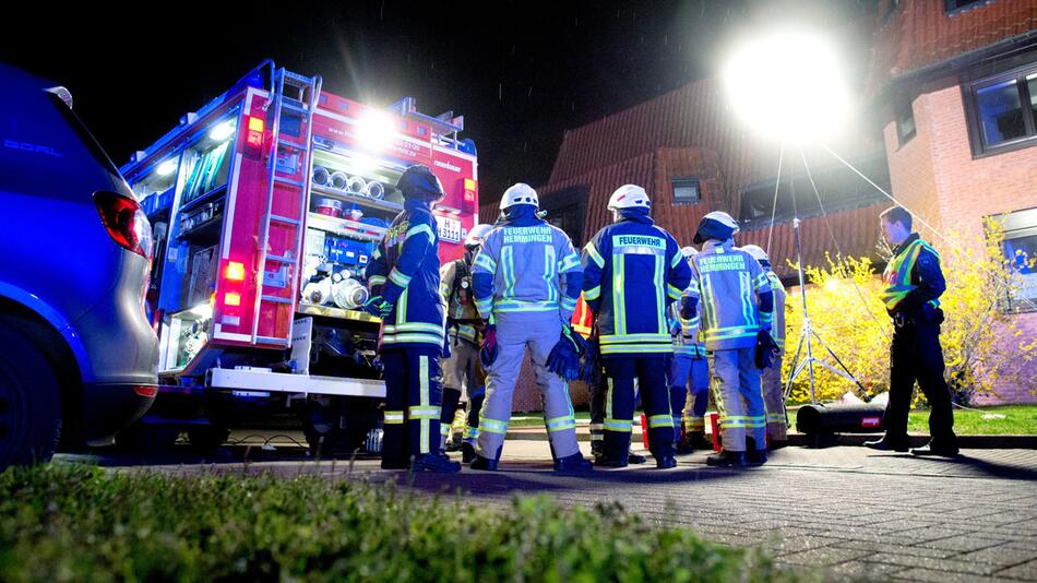 Ein Toter bei Brand in Wohnung