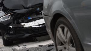 Zwei verunfallte Autos