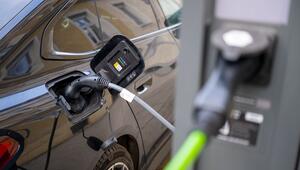Elektroauto an Elektro-Ladesäule