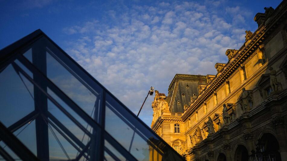 Louvre Museum