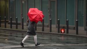 Regen und heftiger Wind in Frankfurt/Main