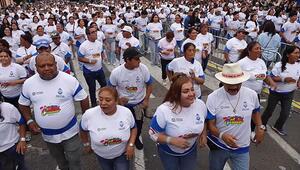 Tanz für die Geschichte: Tausende Paare jagen Guinness-Rekord in Lima