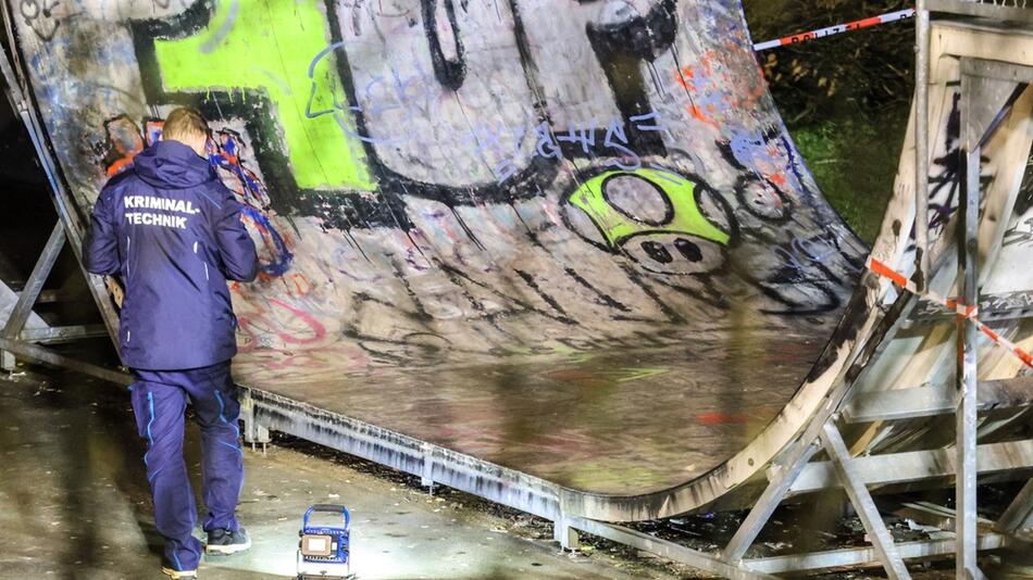 Kriminaltechniker beim Skatepark