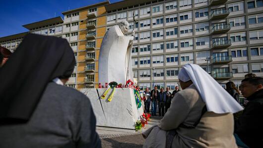 Papst im Gemelli-Krankenhaus in Rom