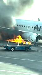 American Airlines-Maschine fängt Feuer – Passagiere über Tragfläche evakuiert