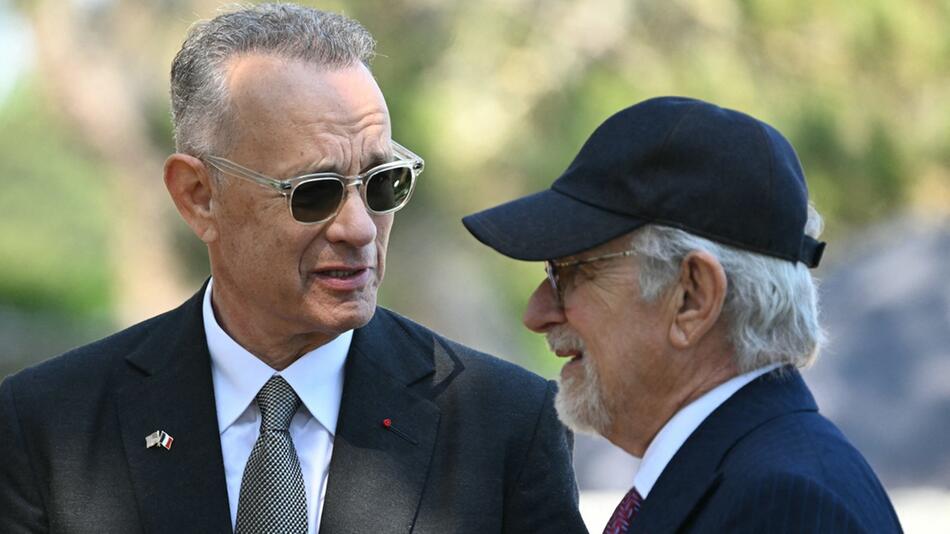 Tom Hanks (l.) und Steven Spielberg bei der US-Zeremonie zum 80. Jahrestag des D-Day am ...