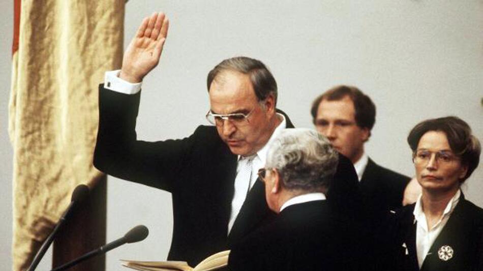 Vereidigung von Bundeskanzler Helmut Kohl