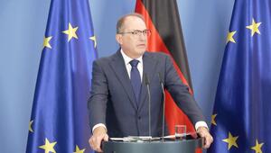 Dobrindt: Nachrichtendienste werden "echten Geheimdiensten"
