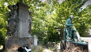 Paris verlost historische Gräber an Restaurierungswillige