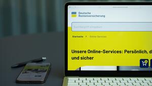 Webseite der Deutschen Rentenversicherung an einem PC
