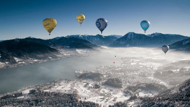 Ballonflug vor Alpenpanorama