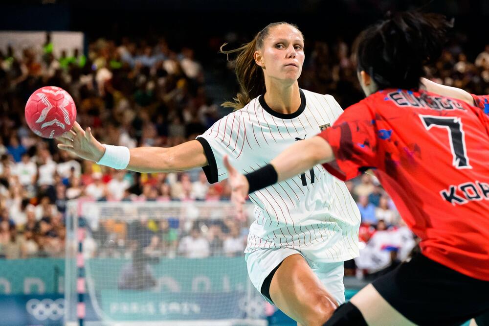 Xenia Smits beim Olympia-Auftakt der deutschen Handballerinnen gegen Südkorea