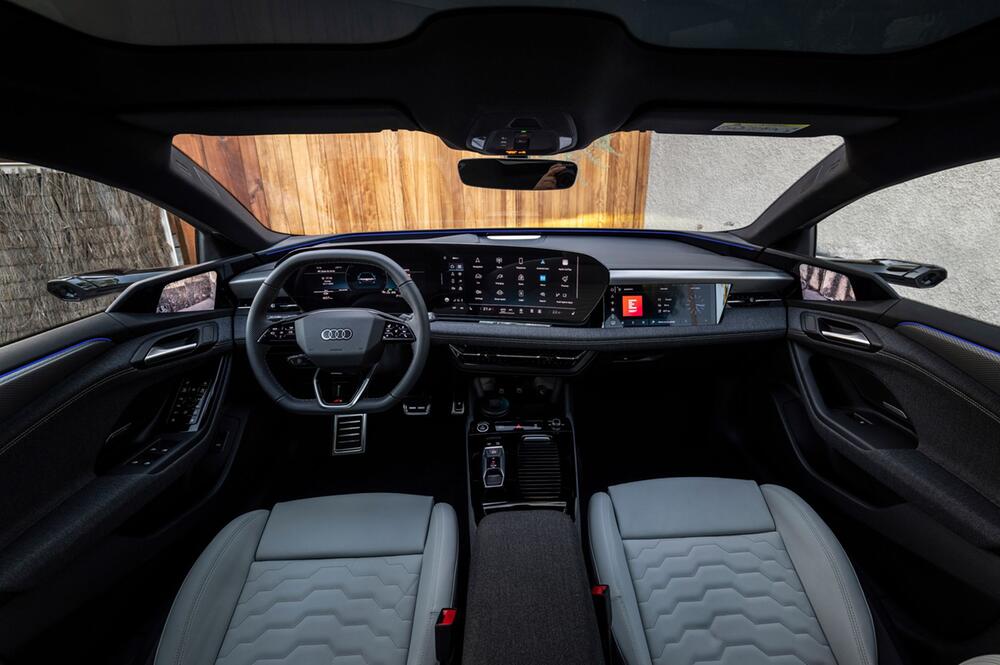 Cockpit im Audi A6 etron Avant