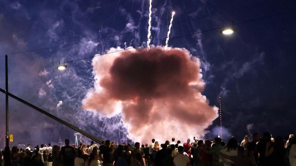 Kind bei Rheinkirmes-Unfall schwer verletzt – Ursache im Fokus