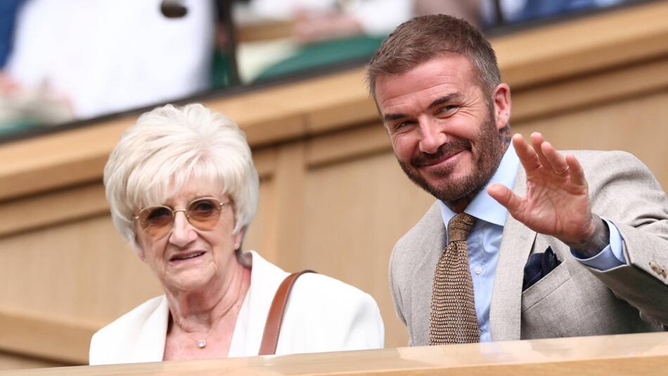 David Beckham mit seiner Mutter Sandra am ersten Wimbledon-Tag.