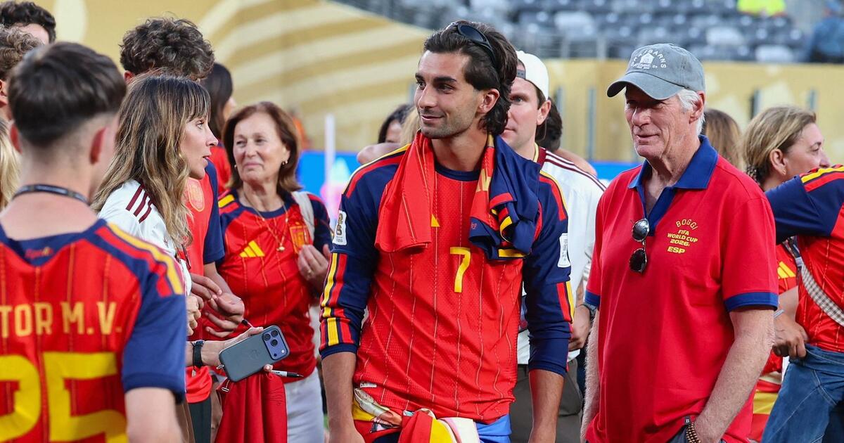 Richard Gere und Ehefrau Alejandra beim WM-Finale gesichtet