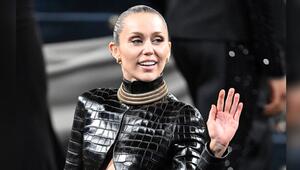 Miley Cyrus erhält einen Stern in Hollywood.