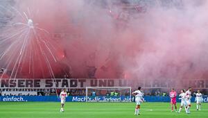 Pyrotechnik beim Spiel Eintracht Frankfurt gegen VfB Stuttgart