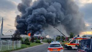 Firmenhalle brennt in Kottenheim