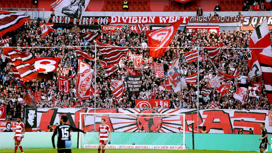 Fans von Fortuna Düsseldorf