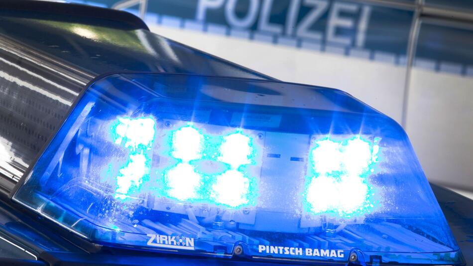 Polizeieinsatz bei Verkehrsunfall.